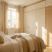 Petite chambre d’hôtes lumineuse et chaleureuse, avec textiles doux, décoration épurée et rangement discret, baignée par une lumière naturelle.
